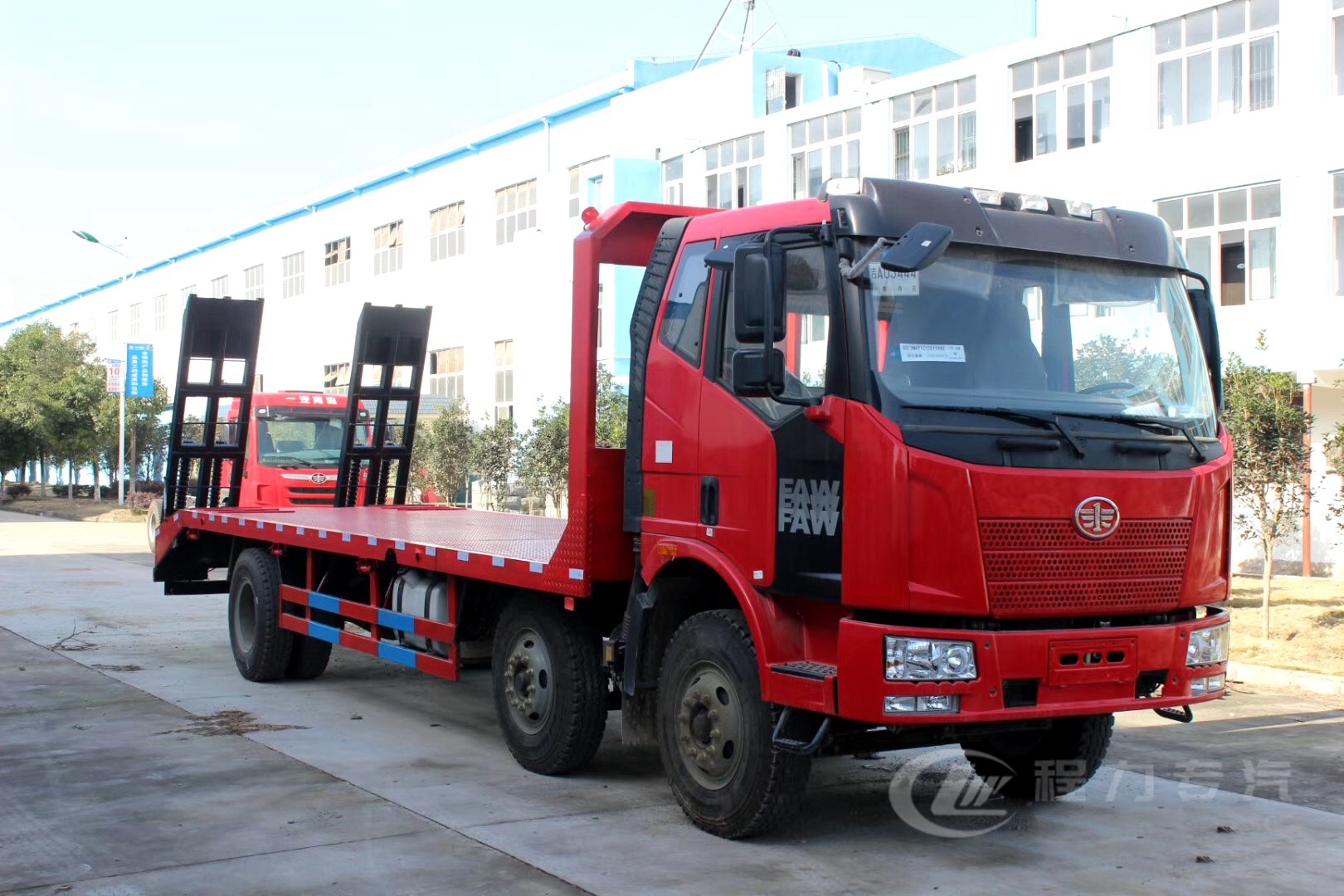 6X2小三軸15-25噸平板運輸車