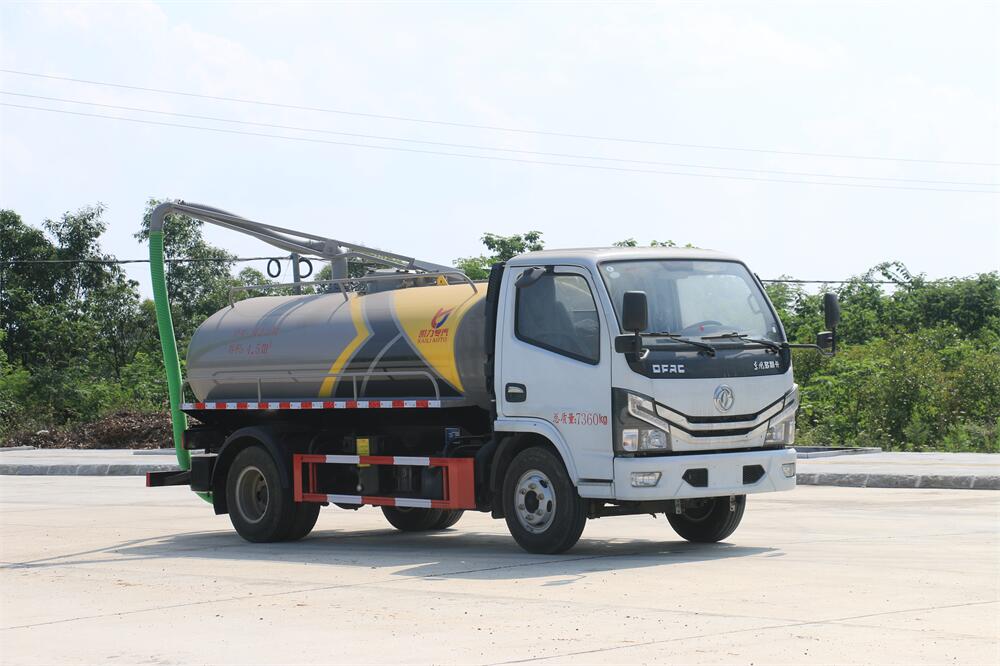 5噸吸糞車-程力東風(fēng)多利卡5方吸糞車化糞池處理車廠家價格