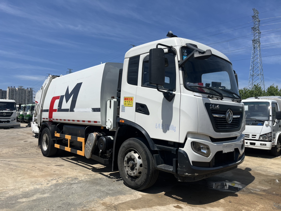 二手福龍馬14方壓縮 2??年份：2021年6月 3??發(fā)動機：康機230馬力，國六 4??底盤配置：東風(fēng)天錦底盤，4500軸距，六檔變速箱，275真空胎 5?